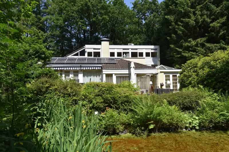 Huis te koop Epe: Luxe villa met zwembad en bosrijke tuin