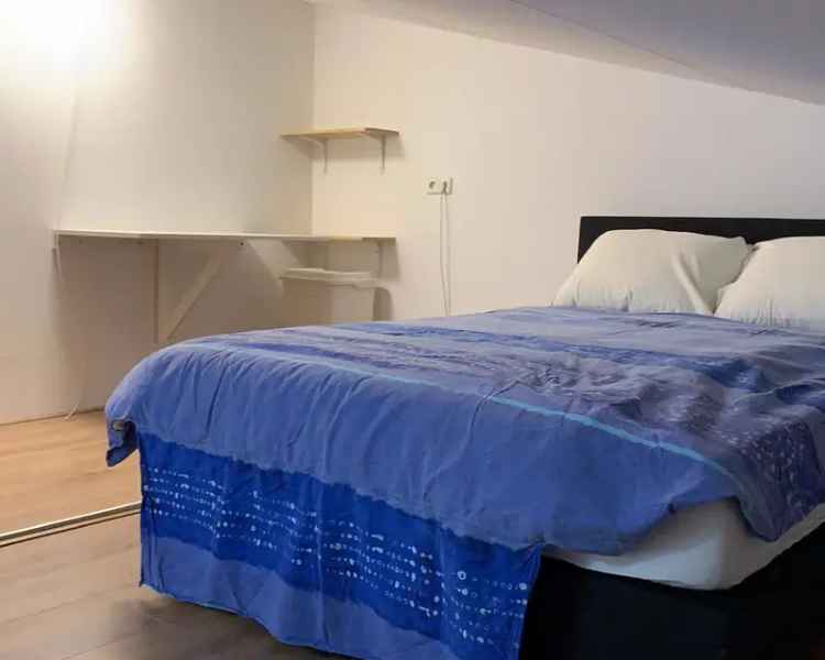 Ruime Studio Bovenste Verdieping Alleenstaanden 1300