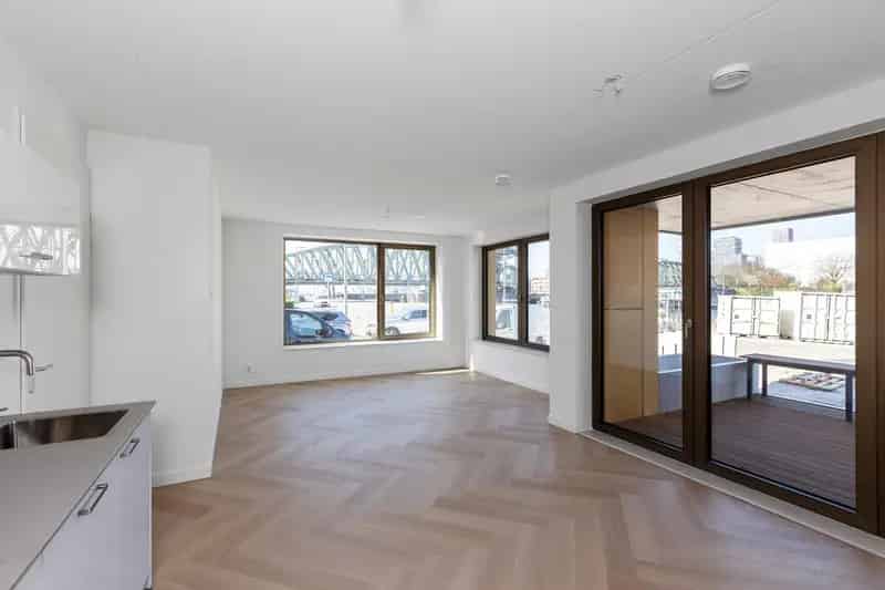Turn-key Appartement Rotterdam 75m2  2 slaapkamers  Ruim terras