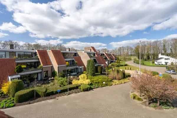 Luxe appartement Delden bovenste verdieping met garage en faciliteiten