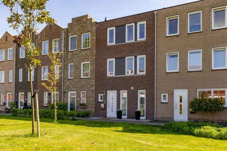 Ruime Energiezuinige Tussenwoning Hoogeveen 4 slaapkamers