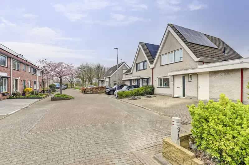 Ruime Halfvrijstaande Woning Goes 120m2 2 Slaapkamers Tuin Oprit
