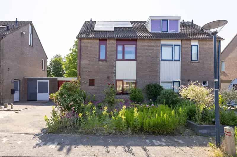 Ruime gezinswoning Blokker 4 slaapkamers tuin aan water