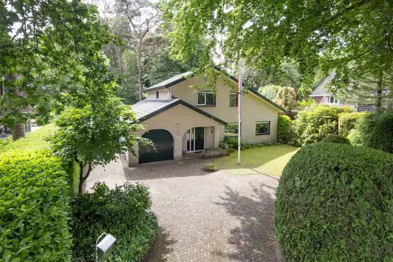 Huis te koop Bilthoven: Ruime villa met 3 slaapkamers en tuin