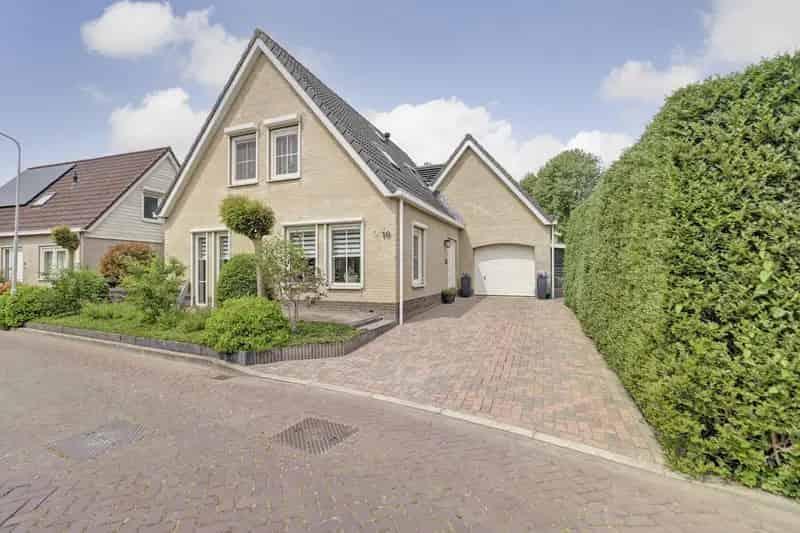Vrijstaande woning te koop Heer Hendrikskinderen 4 slaapkamers grote tuin