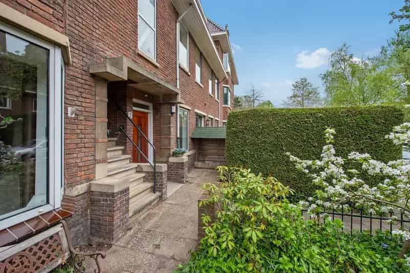 Rijswijk appartement te koop: 4 slaapkamers, lift, aangepaste keuken
