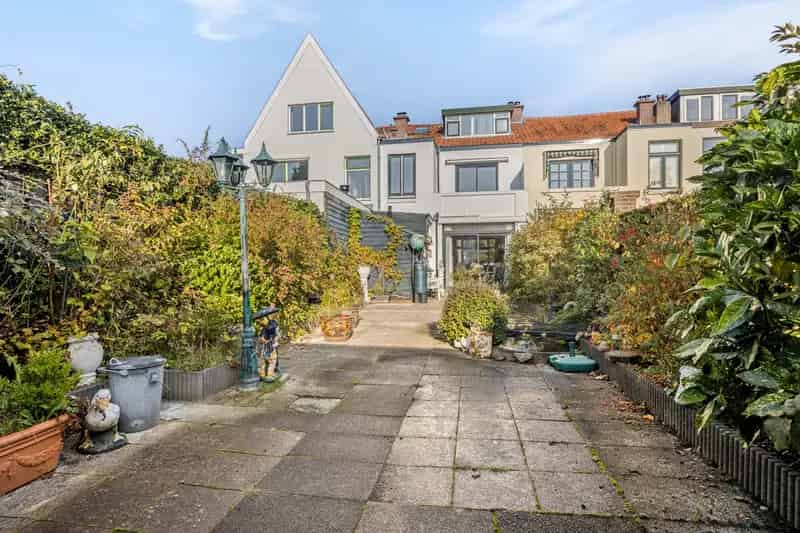 Gezinswoning Voorschoten: Ruime woning met diepe tuin