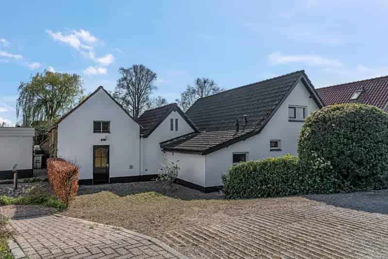 Vrijstaande woning met karakter  Doornenburg