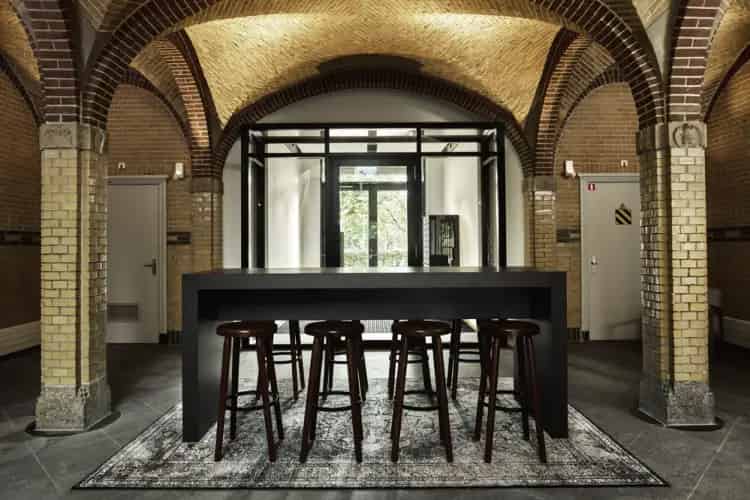 Kantoorruimte Hilversum Mediapark: Moderne Ruimte nabij NS Station
