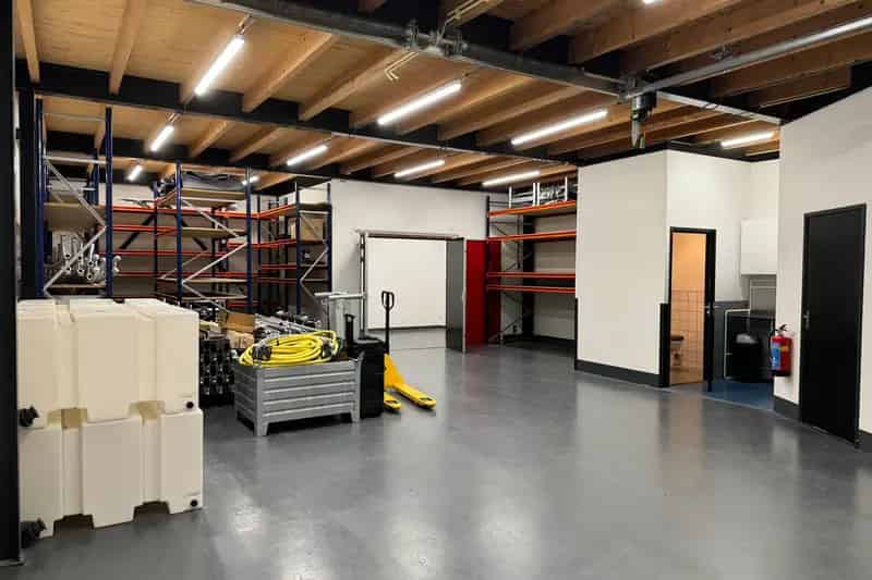 Bedrijfshal Alphen aan den Rijn te huur 252m²