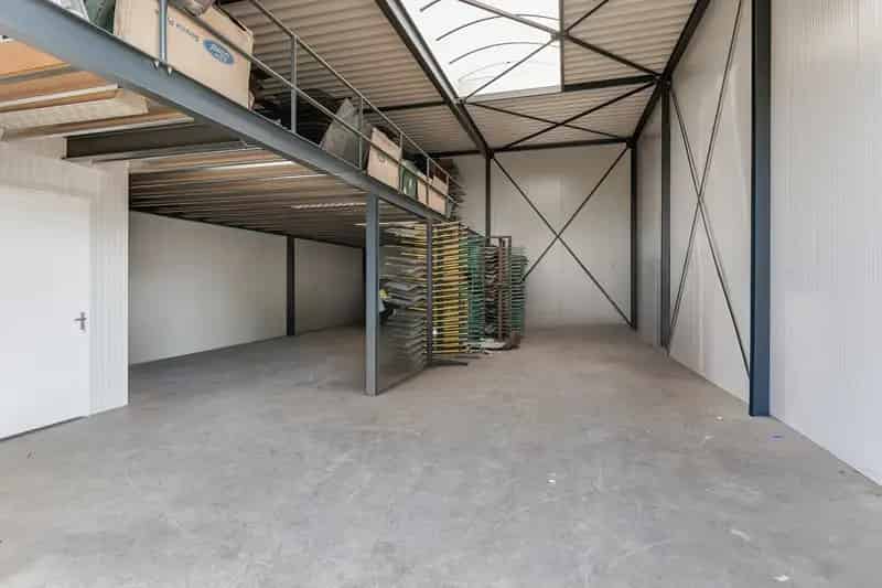 Bedrijfshal te huur Kapel Avezaath 150m² + entresol