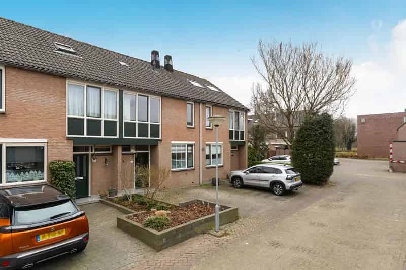 Ruime Familiewoning 4 Slaapkamers Sterrenburg III