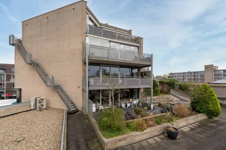 Zeist Centrum: Ruim 4-kamerappartement 138m² met Balkon