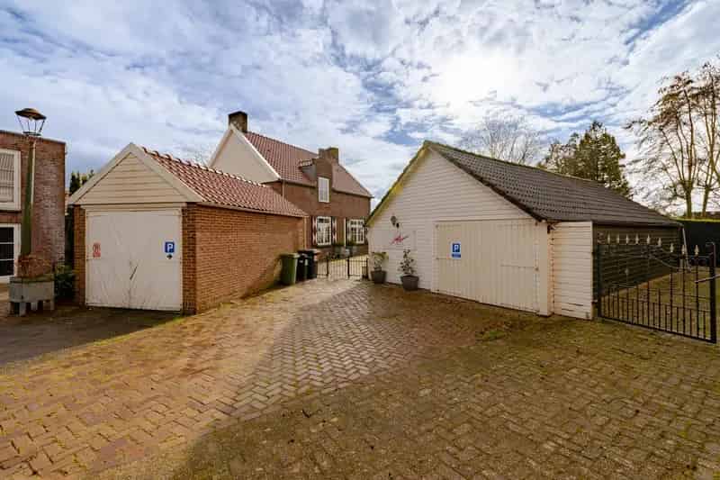 Kantoor en Woning te Koop in Cruquius