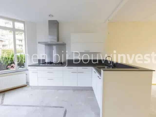 Ruime 3 Slaapkamer Woning met Garage en Fijne Tuin