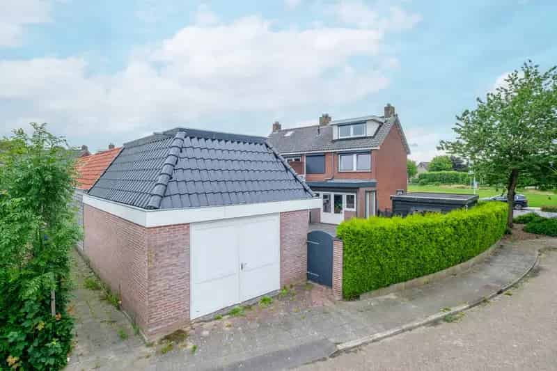 Ruime Tweekapper Genemuiden 5 Slaapkamers Grote Garage
