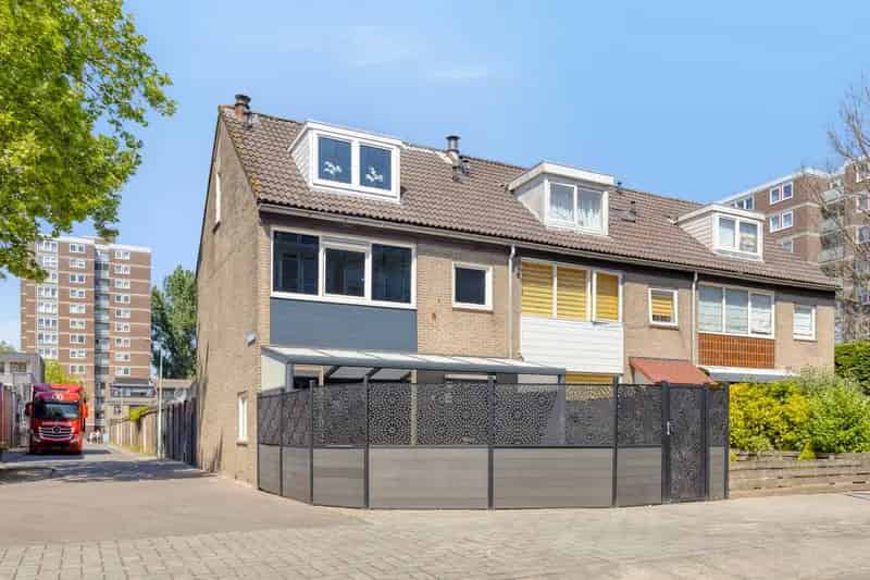 Gerenoveerde Hoekwoning Zaandam 4 slaapkamers 2 badkamers