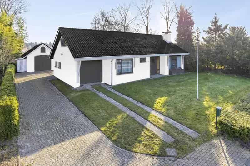 Vrijstaande Semi-bungalow Woensdrecht Hoogerheide Ruime Tuin Garage