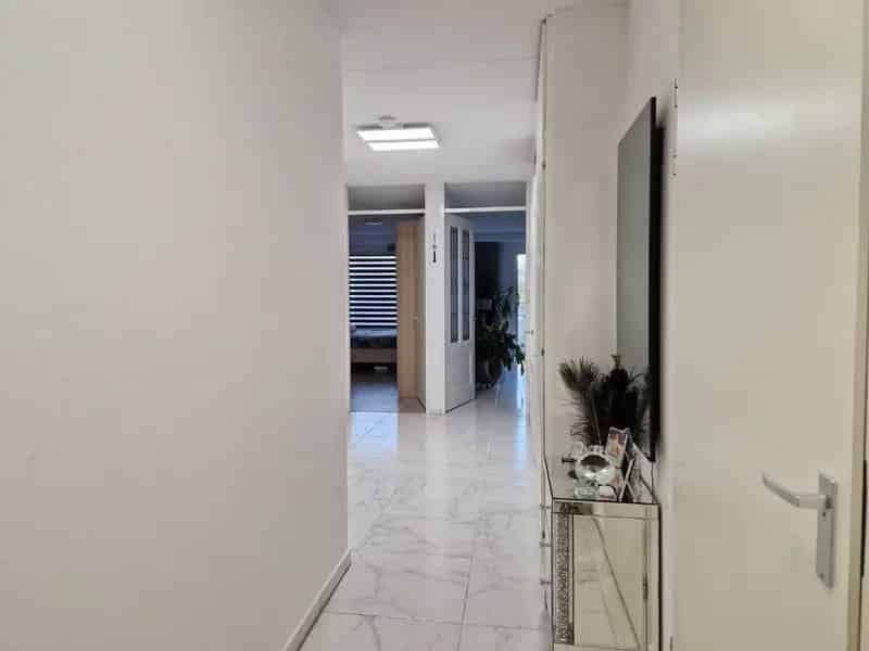 Luxe appartement Hoogvliet gerenoveerd 4 kamers balkon parkeerplaats