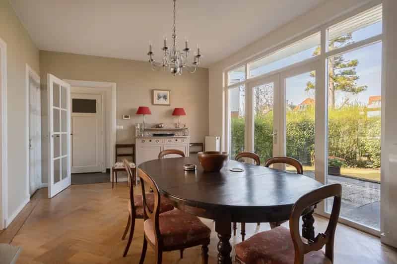 Huis te koop Wassenaar Centrum: 6 Slaapkamers, 2 Badkamers, Gerenoveerd