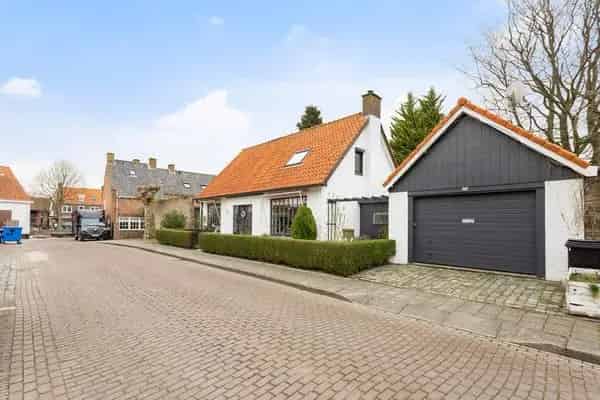 Vrijstaande woning te Sluis nabij centrum