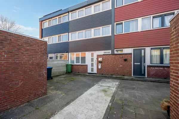 5 Slaapkamers Huis te Koop Lelystad Ruime Tuin Dakterras