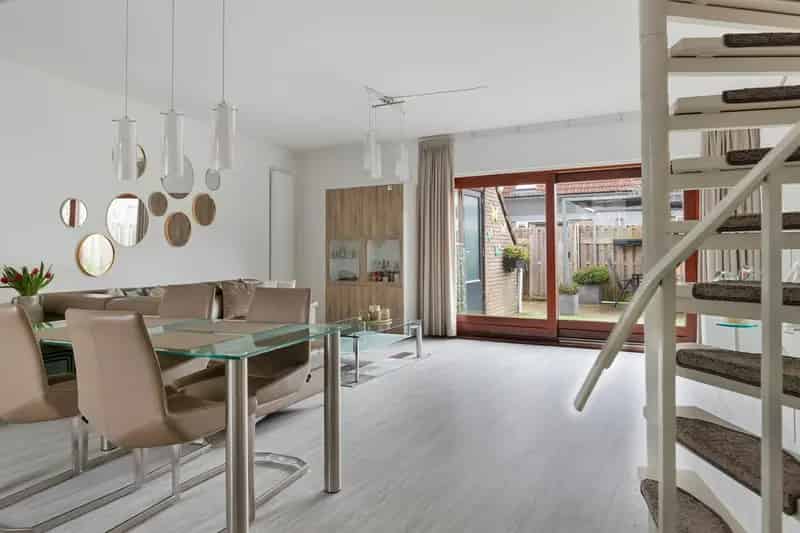 Ruime Tussenwoning 4 Slaapkamers Instapklaar Tuin