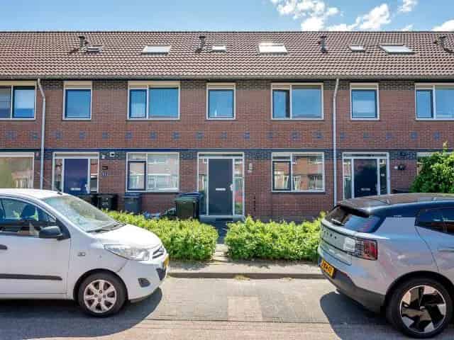 Ruime woning te huur Almere Filmwijk 4 slaapkamers 122m2