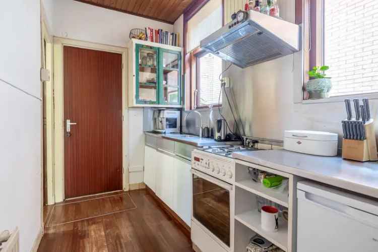 Huis te koop Bergschenhoek: Karakteristiek jaren 30 huis met diepe tuin