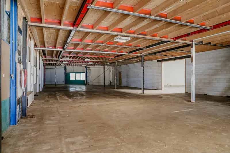 Bedrijfshal te Huur Veen 758m²  Bedrijventerrein de Weerakkers