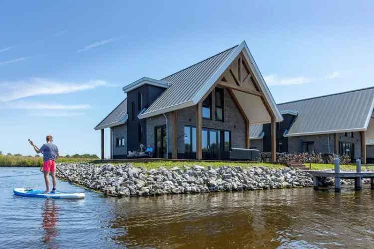 Watervilla's te koop aan het water