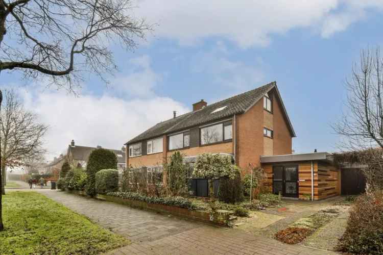 Ruime 6 Slaapkamers 2 Badkamers Twee Onder Een Kapwoning Huizen