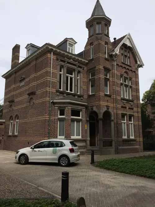 Villa Venray: Groepsverblijf in een Gezellige Villa
