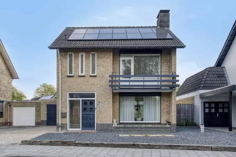 Ruime Vrijstaande Woning Nabij Centrum 4 Slaapkamers Garage Carport