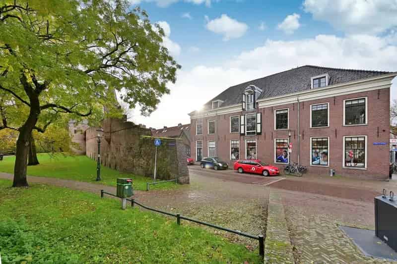 Huis te koop Amersfoort: Historisch pand met luxe kantoor en appartementen
