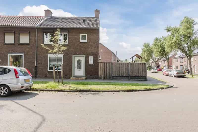 Hoekwoning Geleen Ruime Serre Garage Berging
