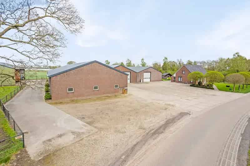 Bedrijfshal te huur Leunen 645m2
