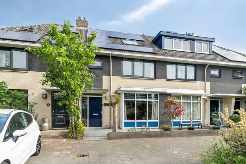 Huis te Koop Capelle aan den IJssel 5 slaapkamers  Garage Zonnepanelen