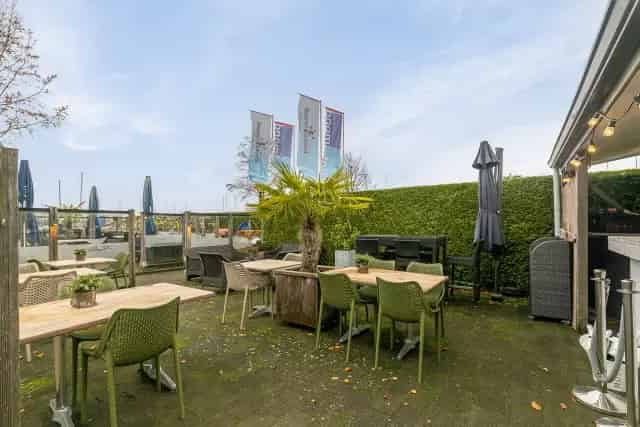 Restaurant Dintelmond te koop: ruim terras aan het water