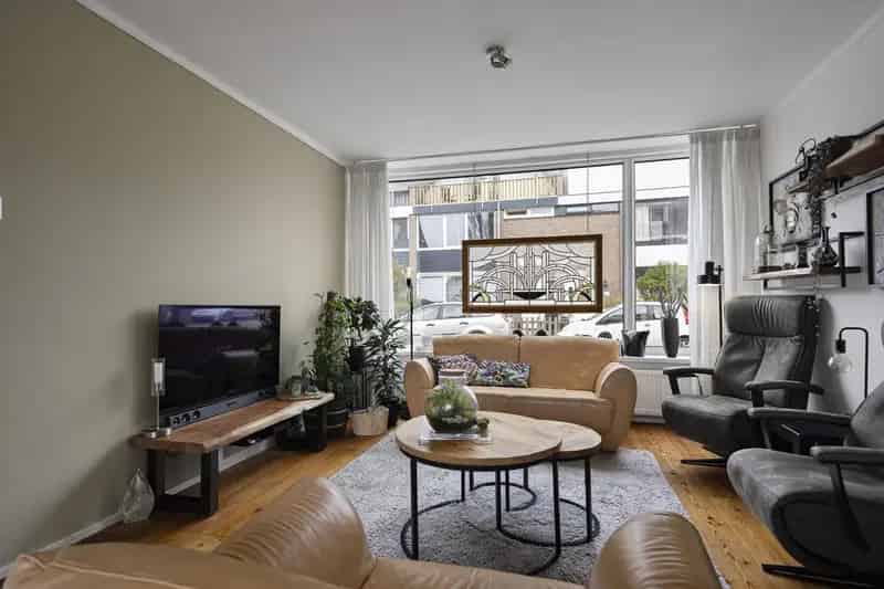 Zeer ruime hoekwoning met garage en 5 slaapkamers