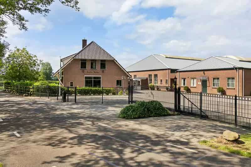 Paardenhouderij Ruurlo 17 Stallen Rijhal Woonhuis 39945m2