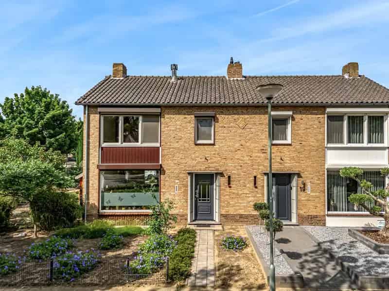 Ruime Halfvrijstaande Woning te Melick Nabij Roermond