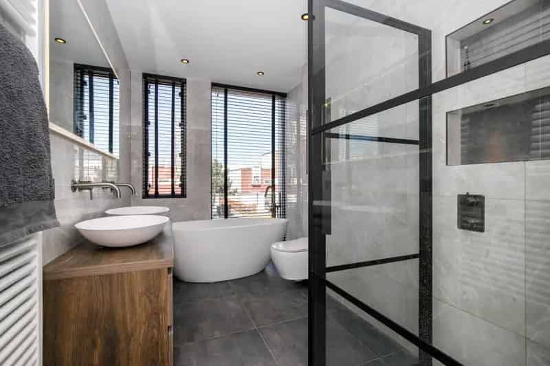 Huis te koop Rotterdam: Ruime 4 slaapkamer woning met dakterras