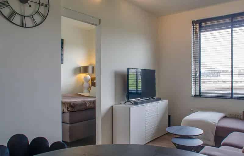 Instapklaar 2-kamer appartement Floriande, gemoderniseerd 2020