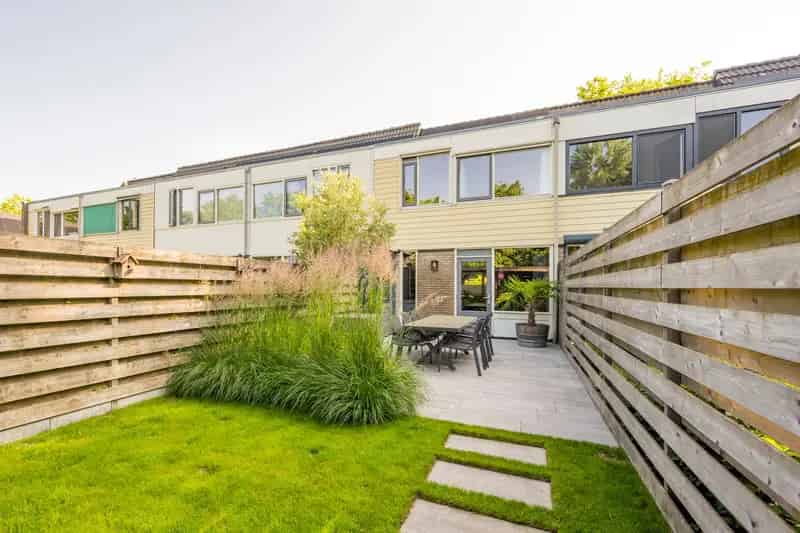 Moderne Middenwoning Nijkerk 3 slaapkamers Diepe Tuin Zonnepanelen