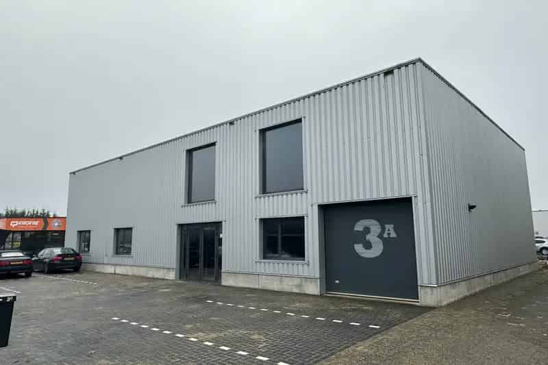 Bedrijfshal te huur Tiel 650m2 showroom geschikt