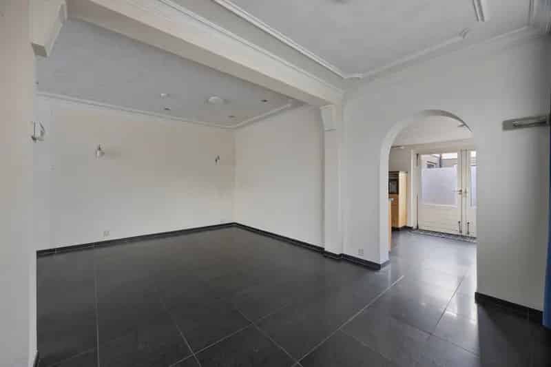 Tweekapper Oss: Ruime woning met garage en tuin