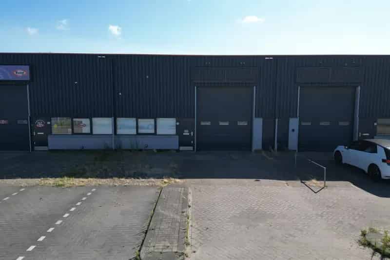 Bedrijfshal te huur Brielle  100m2 Kantoor A15