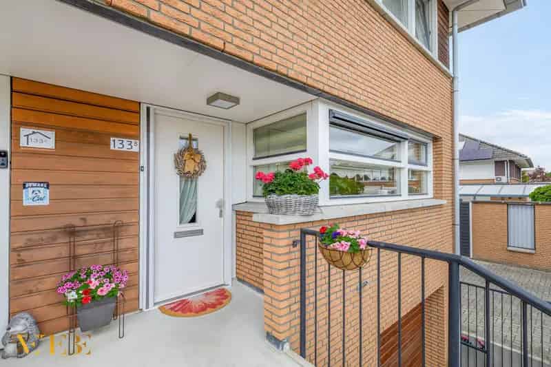 Ruime Hoekwoning met Garage en Serre - 3 of 4 Slaapkamers