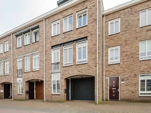 Ruime woning te koop Spijkenisse 5 slaapkamers grote tuin